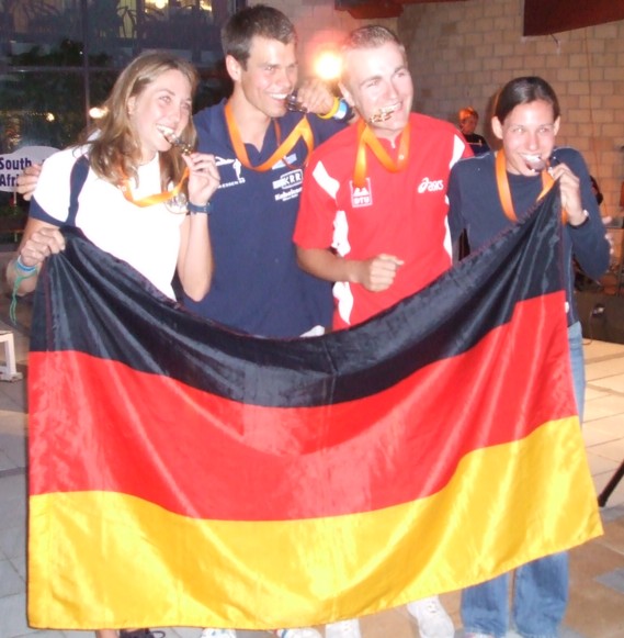 Katrin Esefeld (Gesamtsiegerin und Gold W 25), Matthias Graute (10. Gesamt und Bronze M 20), René Hördemann (3. Gesamt und Gold M 25) und Jenny